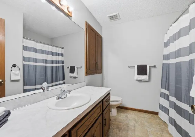 Homes for sale in Coon Rapids, MN | 11410 Dogwood Street, Coon Rapids, MN 55448 | Houzeo