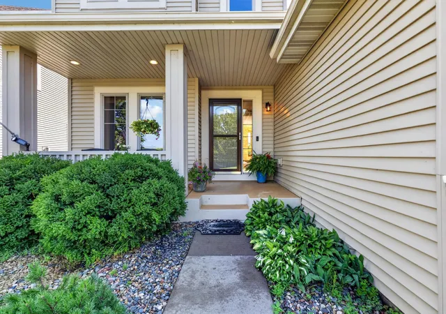 3rd image of 14401 Enclave Ct Nw, Prior Lake, MN 55372 | MLS# 7060133