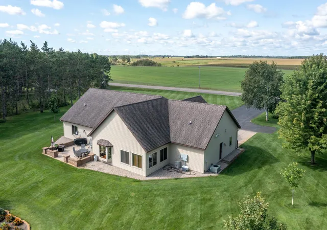 Photo 4 of Sale Pending at 12372 Airport Rd, Staples, MN 56479 | MLS# 7060230 | Listing updated on 2026-10-02