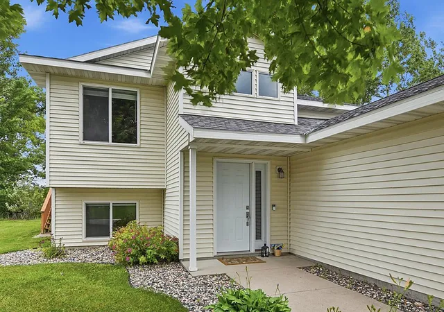 4th image of 555 Willow Ave, Eden Valley, MN 55329 | MLS# 7060352
