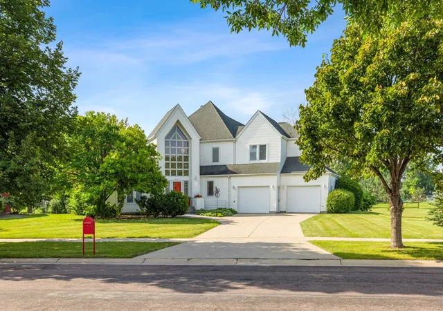 Photo 2 of Single family home for sale at 2878 Lilac Ln N, Fargo, ND 58102 | MLS# 7060595 | Listing updated on 2026-08-23