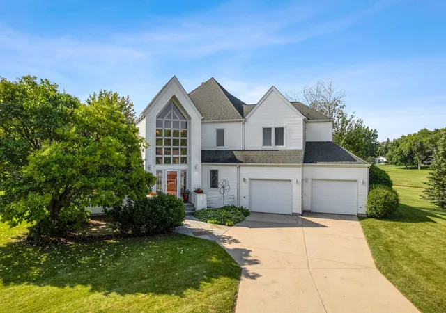 Photo 3 of Single family home for sale at 2878 Lilac Ln N, Fargo, ND 58102 | MLS# 7060595 | Listing updated on 2026-08-23