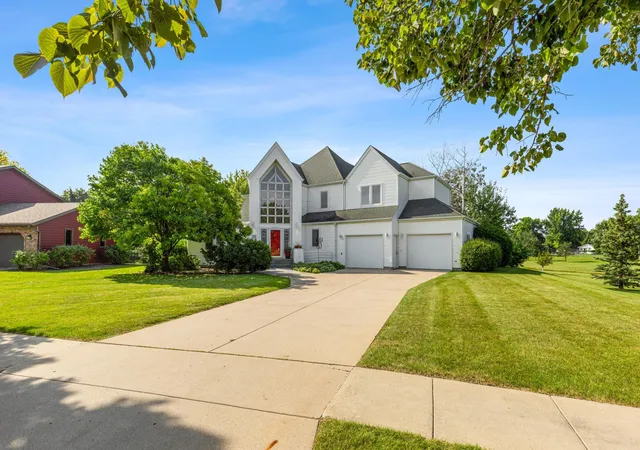 Photo 3 of Single family home for sale at 2878 Lilac Ln N, Fargo, ND 58102 | MLS# 7060595 | Listing updated on 2026-08-23