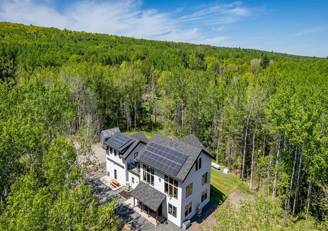 Photo 1 of Single family home for sale at 5140 Lakewood Rd, Duluth, MN 55804 | MLS# 7060608 | Listing updated on 2026-07-21