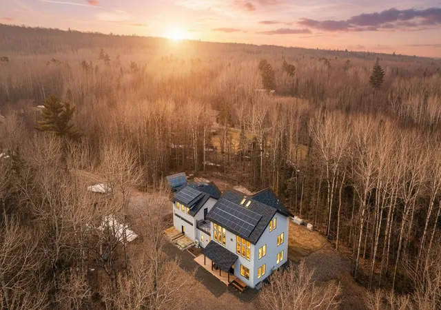 Photo 3 of Single family home for sale at 5140 Lakewood Rd, Duluth, MN 55804 | MLS# 7060608 | Listing updated on 2026-07-21