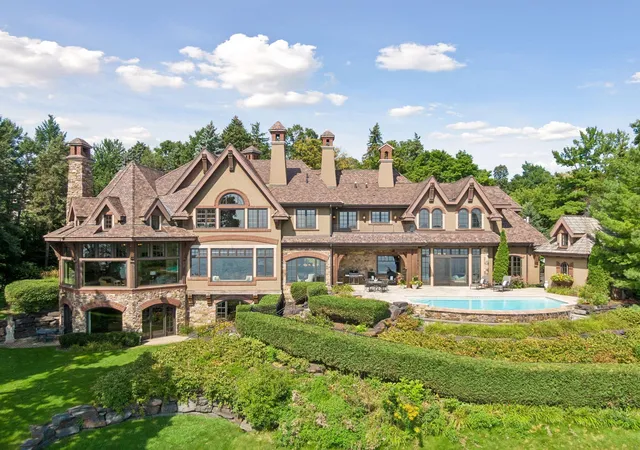 3rd image of 358 Ferndale Rd S, Wayzata, MN 55391 | MLS# 7060616