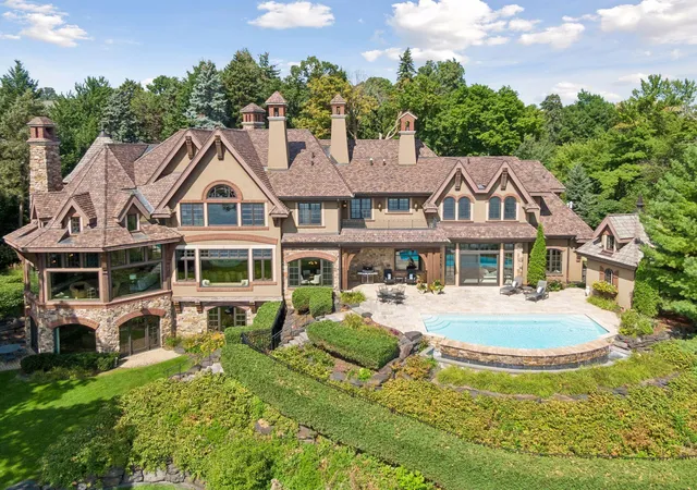 4th image of 358 Ferndale Rd S, Wayzata, MN 55391 | MLS# 7060616