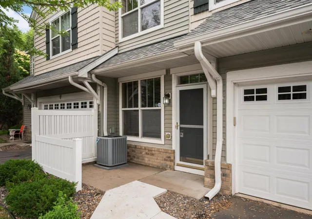 Homes for sale in Maplewood, MN | 3049 Chamberlain St N #6, Maplewood, MN 55109 | MLS# 7060636