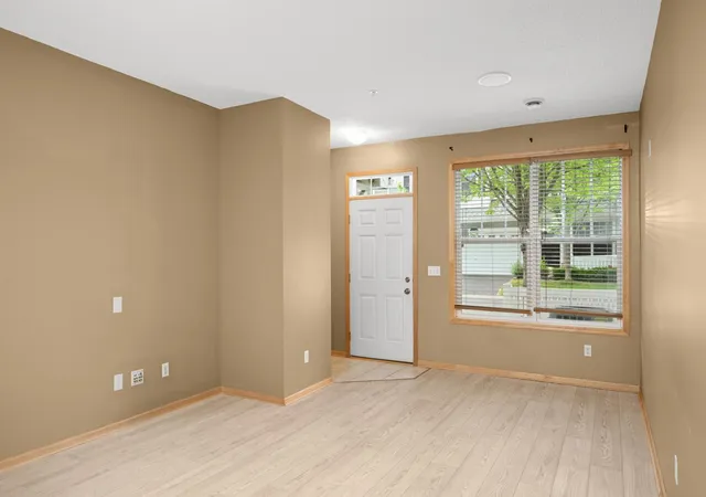 Homes for sale in Maplewood, MN | 3049 Chamberlain St N #6, Maplewood, MN 55109 | MLS# 7060636
