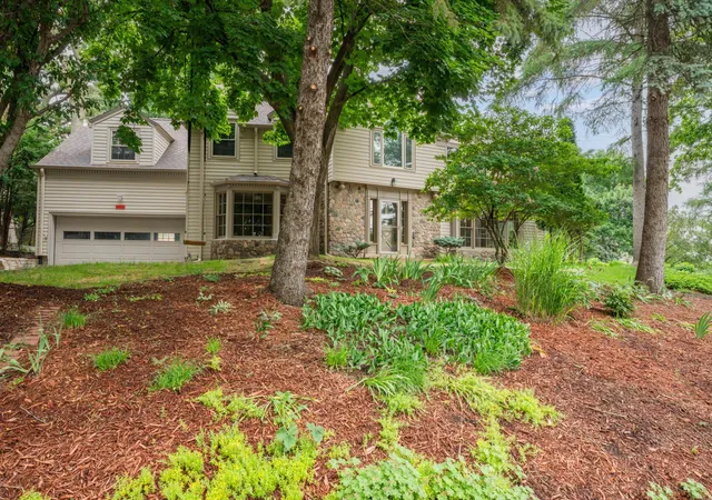 Photo 2 of Single family home for sale at 1118 Plummer Cir Sw, Rochester, MN 55902 | MLS# 7060683 | Listing updated on 2026-08-17