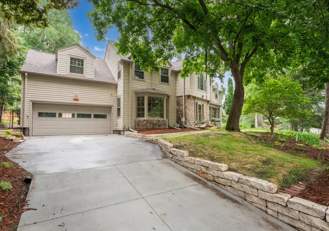 Photo 3 of Single family home for sale at 1118 Plummer Cir Sw, Rochester, MN 55902 | MLS# 7060683 | Listing updated on 2026-08-17