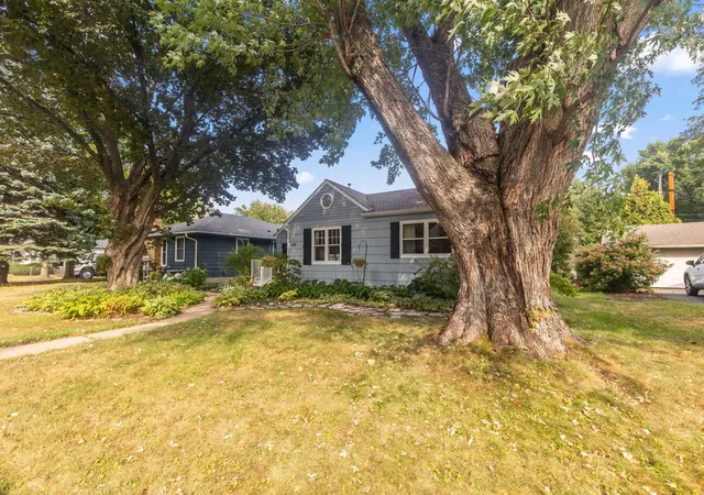 Photo 1 of Single family home for sale at 1586 Grotto St N, Saint Paul, MN 55117 | MLS# 7060836 | Listing updated on 2026-09-19