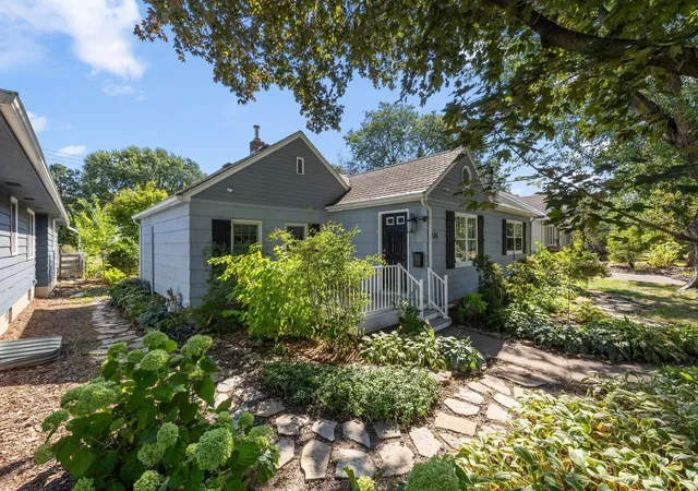 Photo 4 of Single family home for sale at 1586 Grotto St N, Saint Paul, MN 55117 | MLS# 7060836 | Listing updated on 2026-09-19