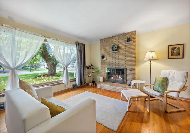 Photo 2 of Sale Pending at 545 Miriam St, Saint Paul, MN 55118 | MLS# 7061063 | Listing updated on 2026-08-07