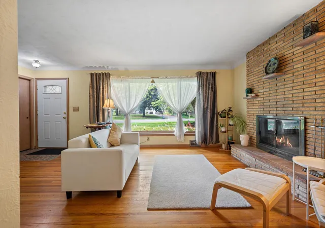 Photo 3 of Sale Pending at 545 Miriam St, Saint Paul, MN 55118 | MLS# 7061063 | Listing updated on 2026-08-07