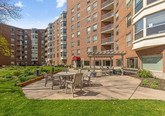 3rd image of 1425 W 28Th St #508, Minneapolis, MN 55408 | MLS# 7061109