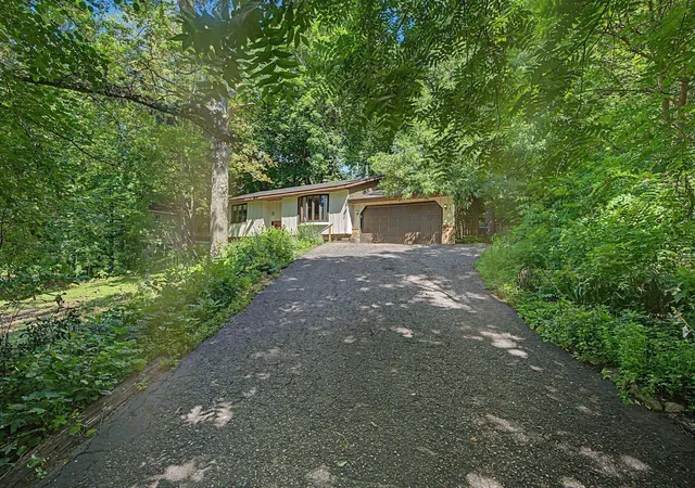 2nd image of 760 Ponderosa Dr, Chanhassen, MN 55317 | MLS# 7061212