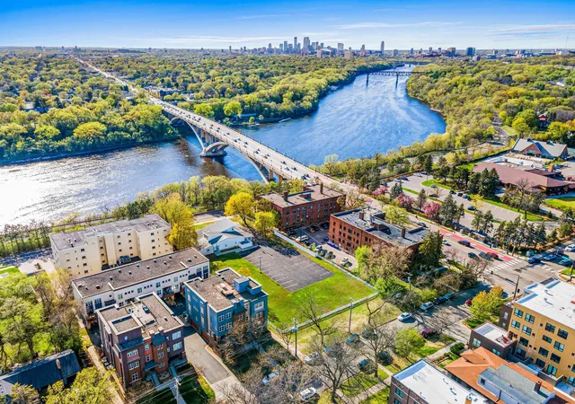 Listing Photo 2 - Condo for sale in building located at 200 N Mississippi River Blvd, Saint Paul, MN 55104 - Unit #2A