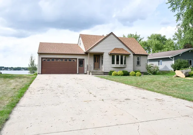 Photo 3 of Single family home for sale at 1532 S Shore Dr, Worthington, MN 56187 | MLS# 7061400 | Listing updated on 2026-08-31