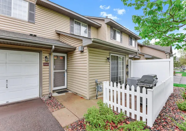 4th image of 2565 Lockwood Dr #108, Mendota Heights, MN 55120 | MLS# 7061478