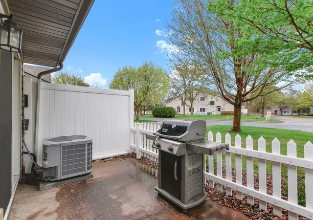 5th image of 2565 Lockwood Dr #108, Mendota Heights, MN 55120 | MLS# 7061478