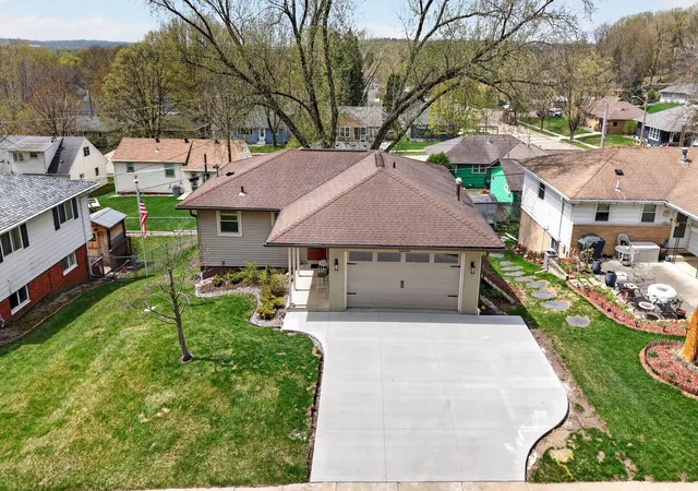 3rd image of 1561 11Th Ave Ne, Rochester, MN 55906 | MLS# 7061537