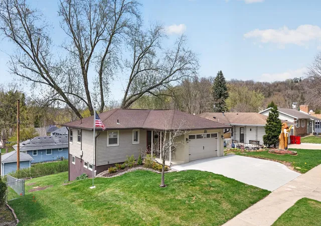 Photo 4 of Single family home for sale at 1561 11th Avenue NE, Rochester, MN 55906 | MLS# 7061537 | Listing updated on 2026-08-25