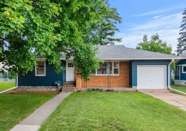 Homes for sale in New Prague, MN | 305 Main St E, New Prague, MN 56071 | MLS# 7061587
