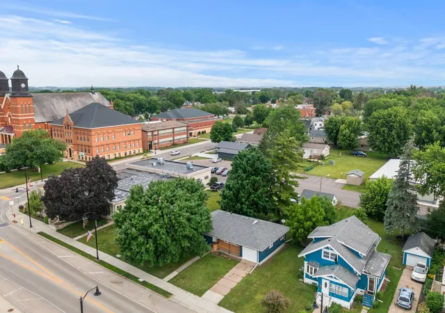 Homes for sale in New Prague, MN | 305 Main St E, New Prague, MN 56071 | MLS# 7061587