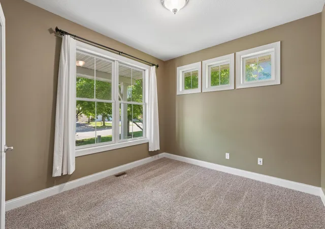 4th image of 10601 Watersedge Ln, Saint Paul, MN 55129 | MLS# 7061681