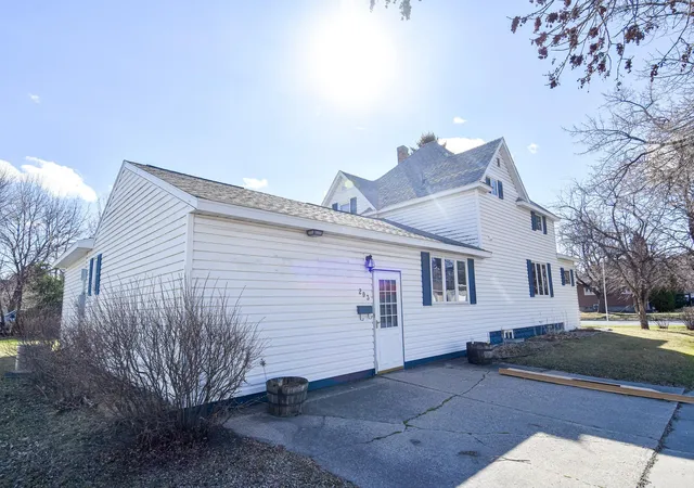Photo 1 of Single family home for sale at 203 E Fletcher Ave, Warren, MN 56762 | MLS# 7061881 | Listing updated on 2026-09-04