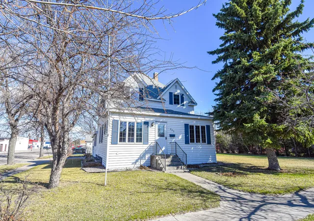 Photo 2 of Single family home for sale at 203 E Fletcher Ave, Warren, MN 56762 | MLS# 7061881 | Listing updated on 2026-09-04