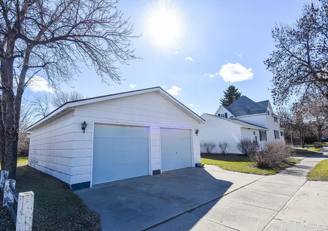 Photo 2 of Single family home for sale at 203 E Fletcher Ave, Warren, MN 56762 | MLS# 7061881 | Listing updated on 2026-10-29