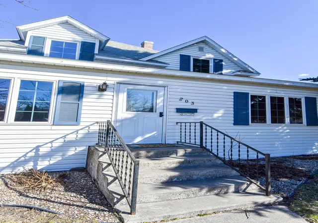 Photo 3 of Single family home for sale at 203 E Fletcher Ave, Warren, MN 56762 | MLS# 7061881 | Listing updated on 2026-09-04