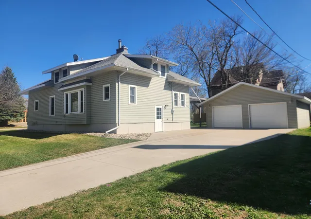 Homes for sale in Pipestone, MN | 304 2Nd Ave Se, Pipestone, MN 56164 | MLS# 7061903