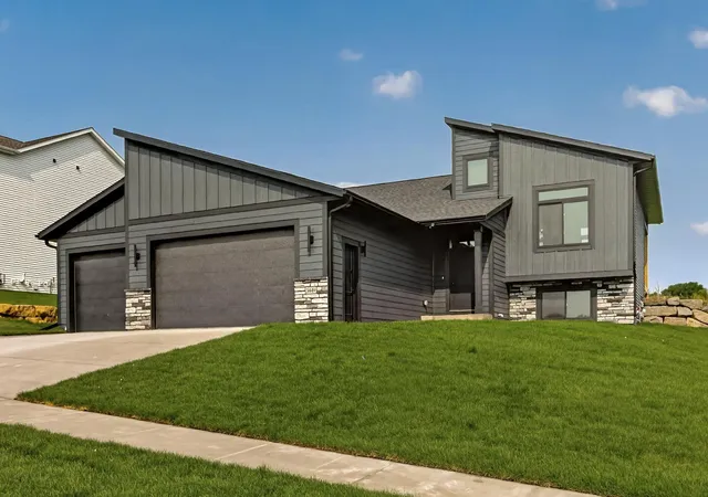 Photo 2 of Single family home for sale at 3449 Stonehedge Dr Ne, Rochester, MN 55906 | MLS# 7061924 | Listing updated on 2026-09-28