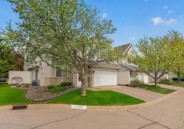 Photo 2 of Single family home for sale at 9249 Troon Ct, Saint Paul, MN 55125 | MLS# 7062202 | Listing updated on 2026-09-12