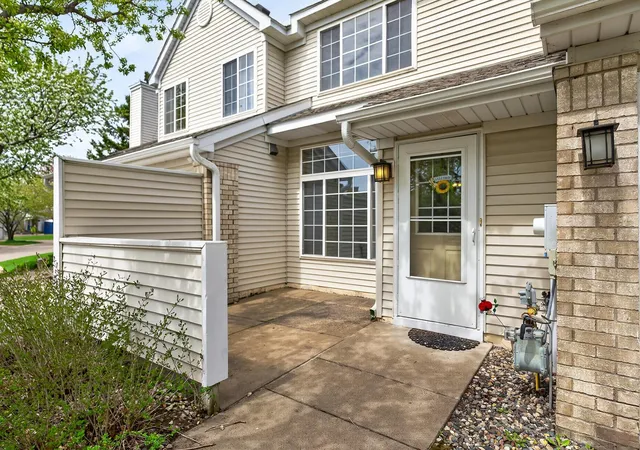 Photo 3 of Single family home for sale at 9249 Troon Ct, Saint Paul, MN 55125 | MLS# 7062202 | Listing updated on 2026-09-12