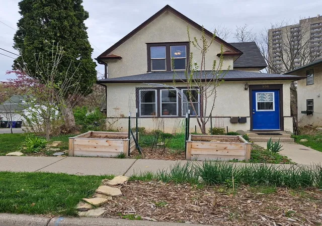 Listing Photo 1 - Condo for sale in building located at 998 Jameson St, Saint Paul, MN 55103