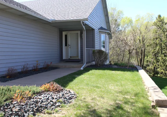 2nd image of 1617 Alvina St, Red Wing, MN 55066 | MLS# 7062483