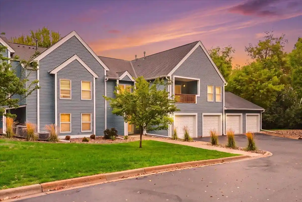 Listing Photo 24 - Condo for sale in 1381 Berry Ridge Rd located at 1381 Berry Ridge Rd, Saint Paul, MN 55123 - Unit #404