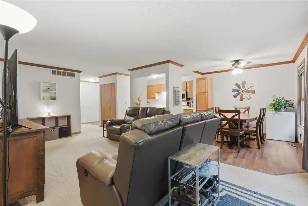 Listing Photo 2 - Condo for sale in 1381 Berry Ridge Rd located at 1381 Berry Ridge Rd, Saint Paul, MN 55123 - Unit #404