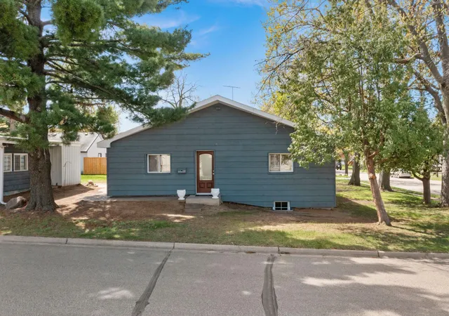 2nd image of 687 4th Ave Nw, Saint Paul, MN 55112 | MLS# 7062629