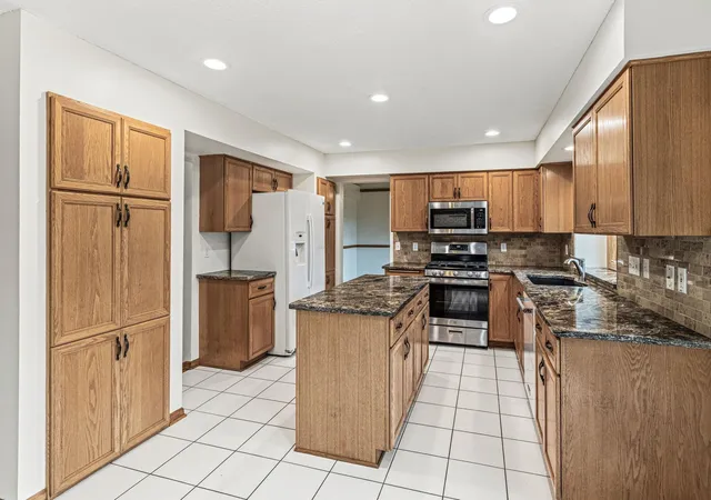 Homes for sale in Oakdale, MN | 4441 Hillvale Ave N, Oakdale, MN 55128 | MLS# 7062767
