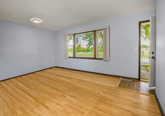 Photo 2 of Single family home for sale at 1557 Dale St N, Saint Paul, MN 55117 | MLS# 7062963 | Listing updated on 2026-08-28