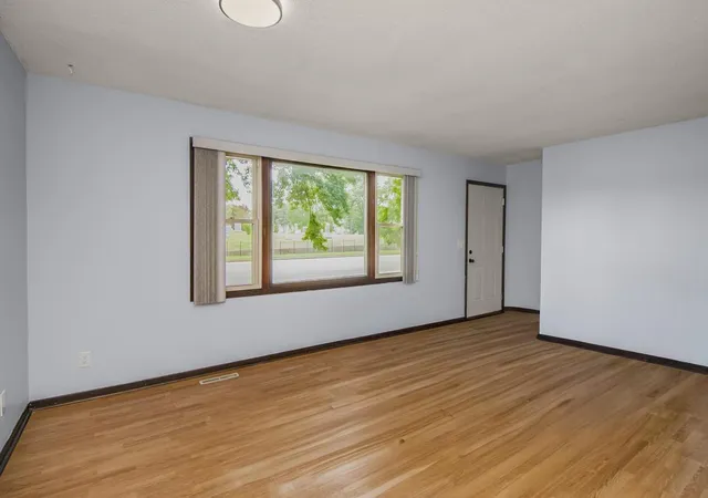 Photo 3 of Single family home for sale at 1557 Dale St N, Saint Paul, MN 55117 | MLS# 7062963 | Listing updated on 2026-08-28