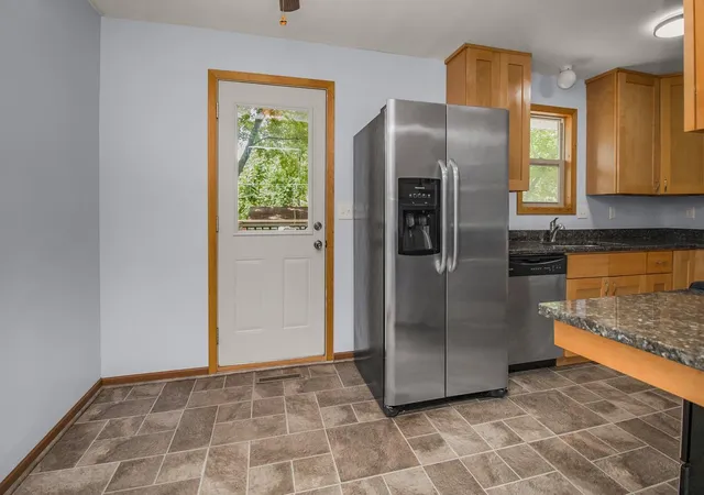 Photo 4 of Single family home for sale at 1557 Dale St N, Saint Paul, MN 55117 | MLS# 7062963 | Listing updated on 2026-08-28