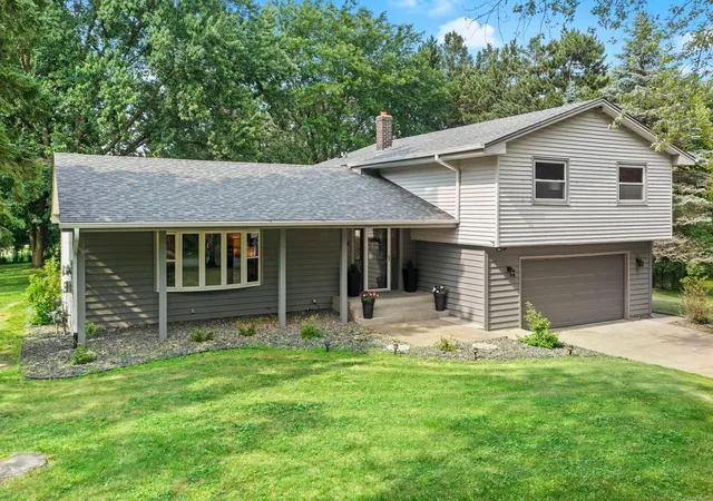 Homes for sale in Lake Elmo, MN | 8254 38Th St N, Lake Elmo, MN 55042 | MLS# 7062973