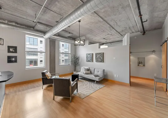 3rd image of 918 3Rd St N #207, Minneapolis, MN 55401 | MLS# 7063076