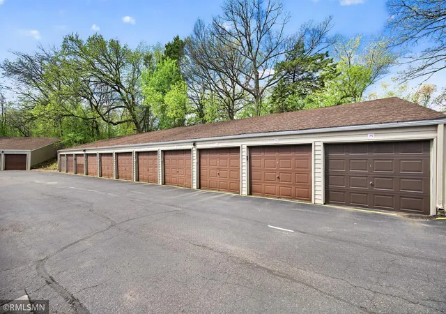 2nd image of 400 Shelard Pkwy, Saint Louis Park, MN 55426